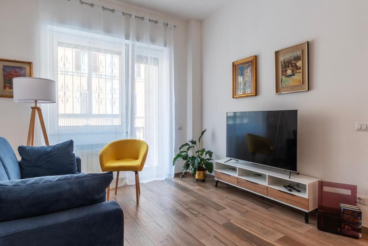 Piazza Re Di Roma Comfy Apartment Luaran gambar